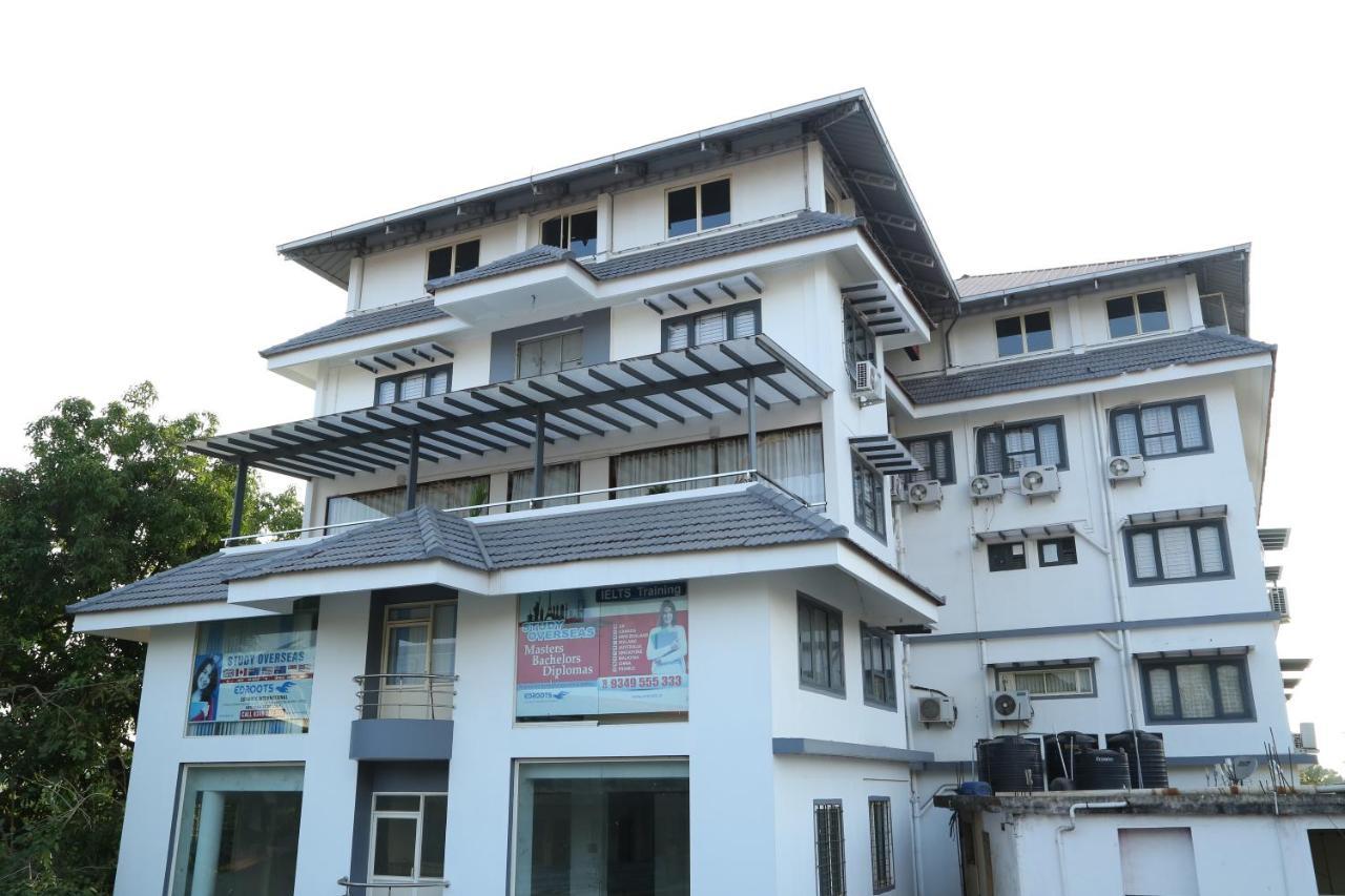 Hazmi Inn Perintalmanna Exterior photo